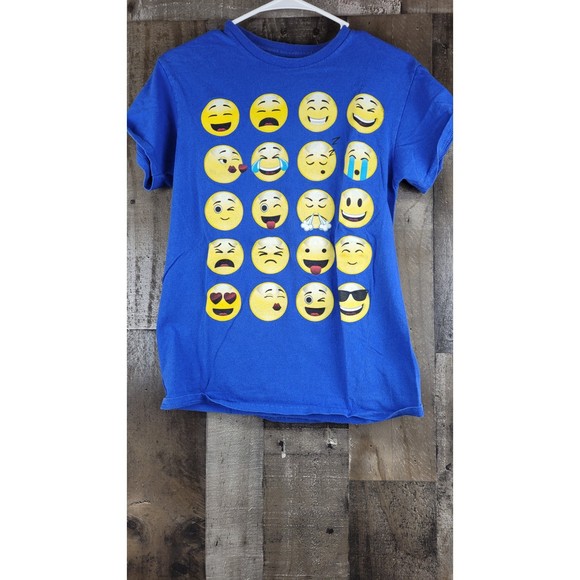 Emoji Shirt with lots 20 different face A must Have - Picture 2 of 4